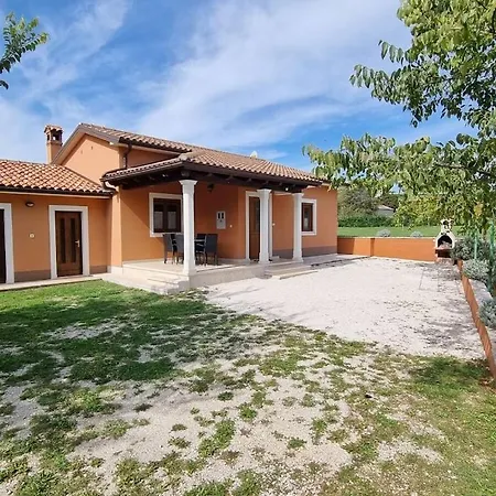 Villa In Minj With Swimming Pool Žminj