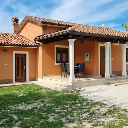 Villa In Minj With Swimming Pool Žminj