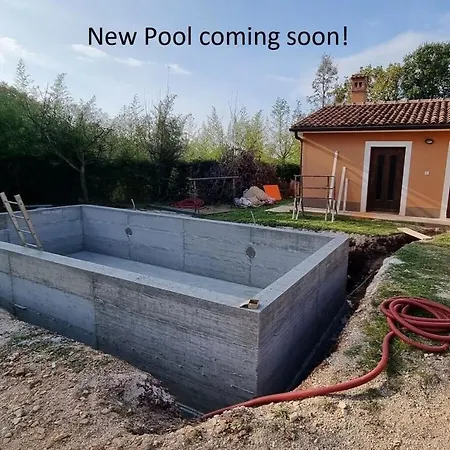 In Minj With Swimming Pool 빌라 Žminj